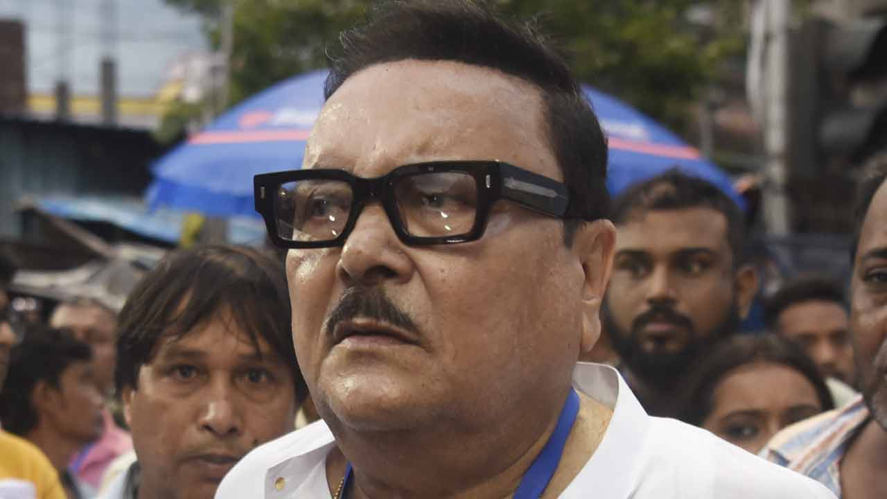তালা ভেঙে মদন মিত্রের বাড়িতে পুলিশের অভিযান! কী খুঁজতে গেল তদন্তকারীরা?