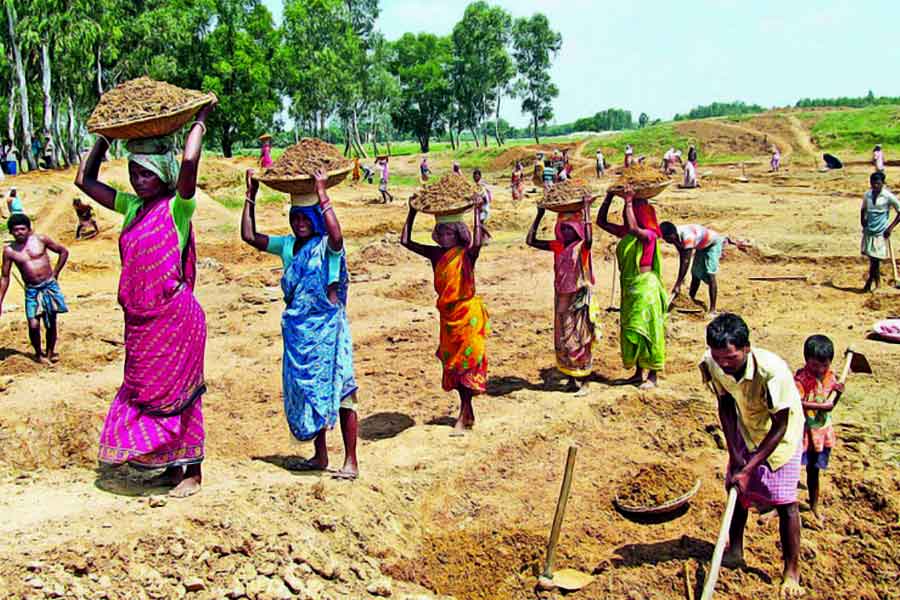 ১০০ দিনের কাজে গ্রামবাংলার বঞ্চনার ছবি, সুযোগ পেল মাত্র ৩৩ পঞ্চায়েত