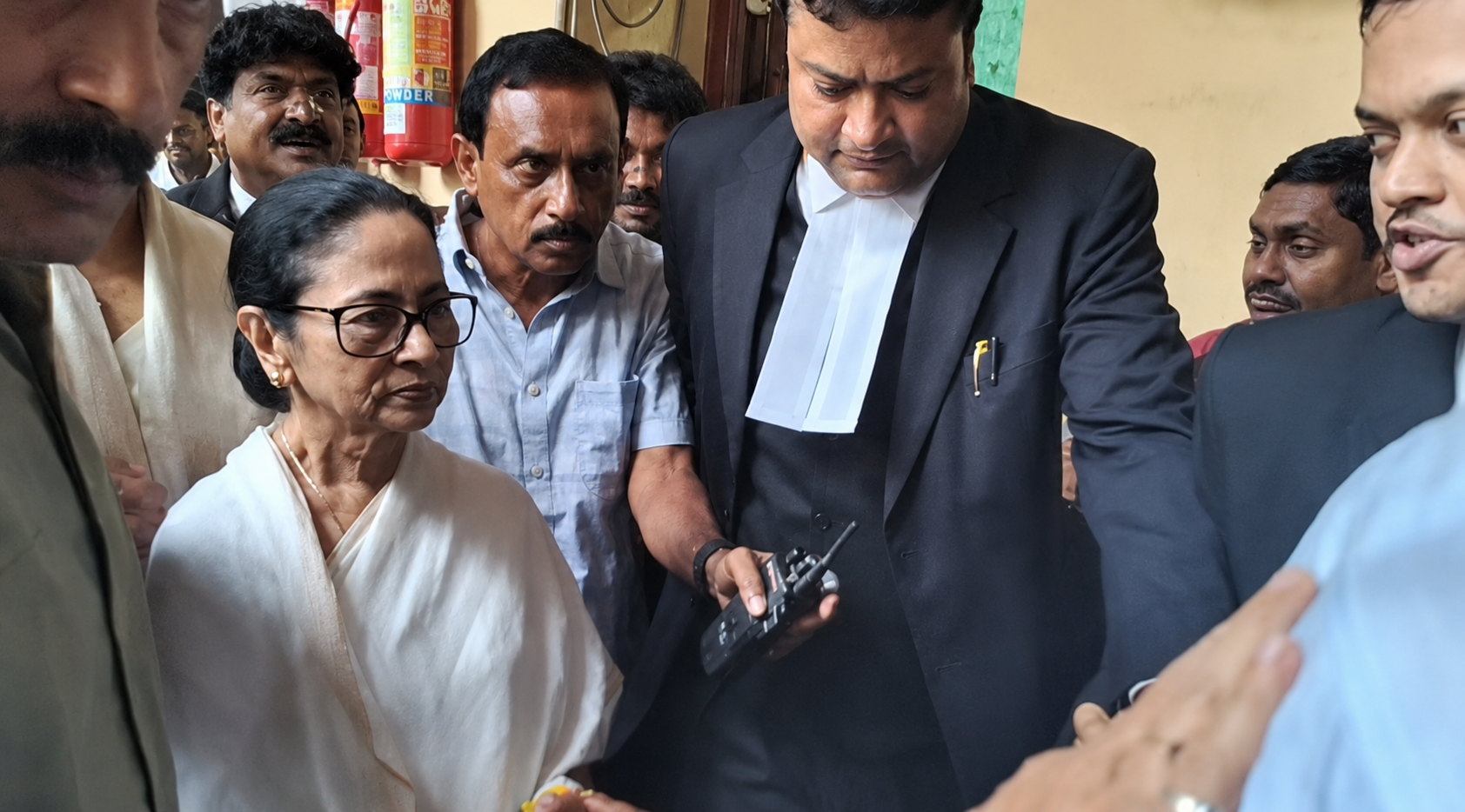 ভবানীপুরের ফল নিয়ে আইনি লড়াইয়ে মমতা, হাই কোর্টে হলফনামা দাখিল