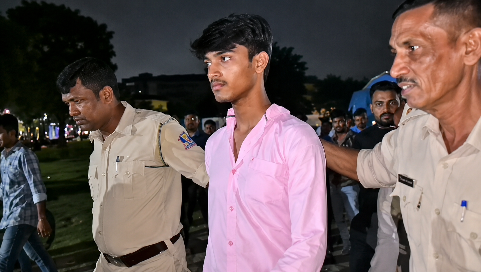 রিল ভিডিওতে মুখ্যমন্ত্রী ও তাঁর মাকে নিয়ে কুরুচিকর মন্তব্যের অভিযোগ, শিলিগুড়িতে একাদশ শ্রেণির ছাত্র আটক