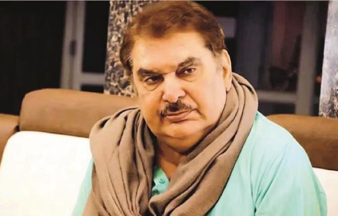 মুশতাকের শেষকৃত্যে তারকাদের দেখা নেই, ‘৫০ বছর দিলেন, ৫০ মিনিটও পেলেন না’—কটাক্ষ রজ়ার