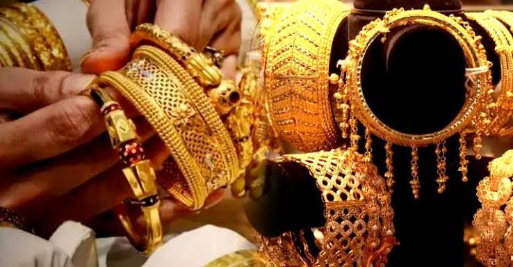 পুজোর আগেই ১ হাজার ৫০০ টাকার বেশি দাম বাড়ল সোনার পিছিয়ে নেই রুপোও