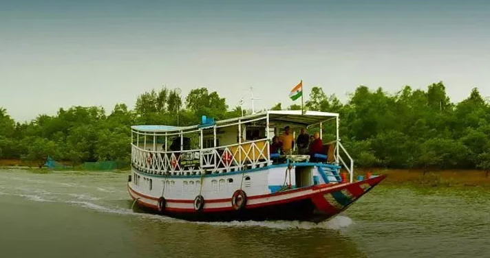 সুন্দরবনের বোটে খাবারের Quality নিয়ে প্রশ্ন, বিনা Registration-এই চলছে ব্যবসা! পর্যটকদের Safety ঘিরে বাড়ছে উদ্বেগ।