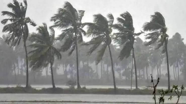 আগামী ২ ৩ ঘণ্টায় ঝড়বৃষ্টির সতর্কতা ৩০ ৪০ কিলোমিটার গতিবেগে বইবে ঝোড়ো হাওয়া জারি কমলা সতর্কতা