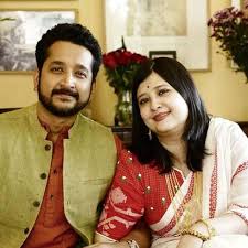 প্রিয়ঙ্কার জোড়া চমক পরিচালক আর নায়ক দুই ভূমিকাই পরমব্রতর কাঁধে আসছে একগুচ্ছ নতুন গল্প