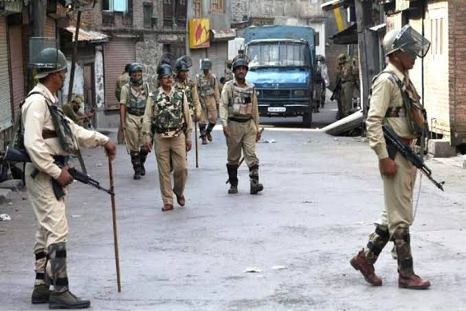 সরকারি চাকরির বড় সুযোগ SBI রেল থেকে CRPF-এ ৬৫০০-র বেশি নিয়োগ কারা আবেদন করতে পারবেন