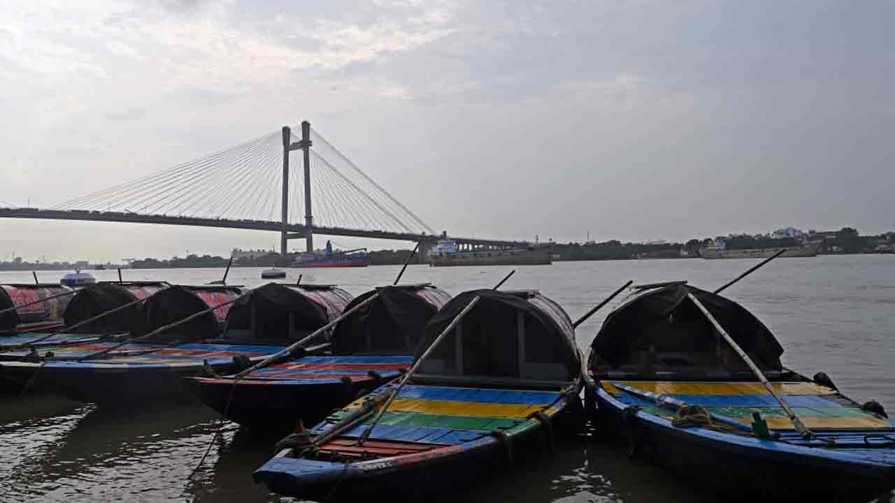পঞ্চমী থেকেই বৃষ্টির ভ্রুকুটি! অষ্টমী পর্যন্ত দুর্যোগের আশঙ্কা, পুজোর ৬ দিন বাংলার আবহাওয়া কেমন থাকবে? জেনে নিন পূর্বাভাস