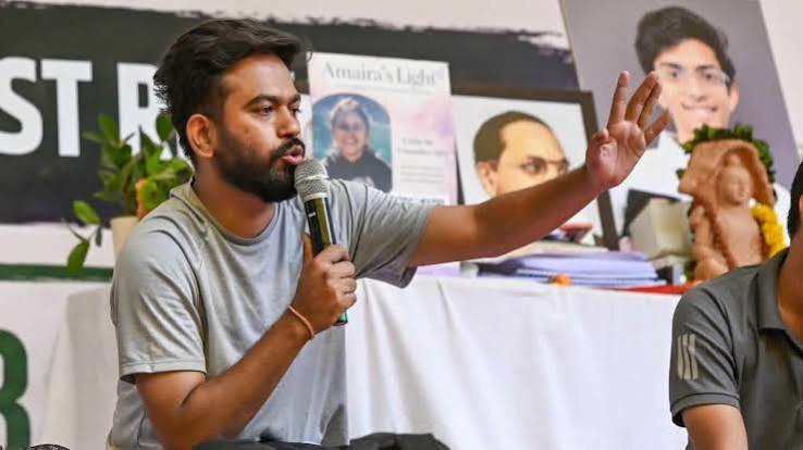অভিজিৎ দীপকের বাড়ির সামনে ২০ পুলিশকর্মীর টিম জোরদার নিরাপত্তা
