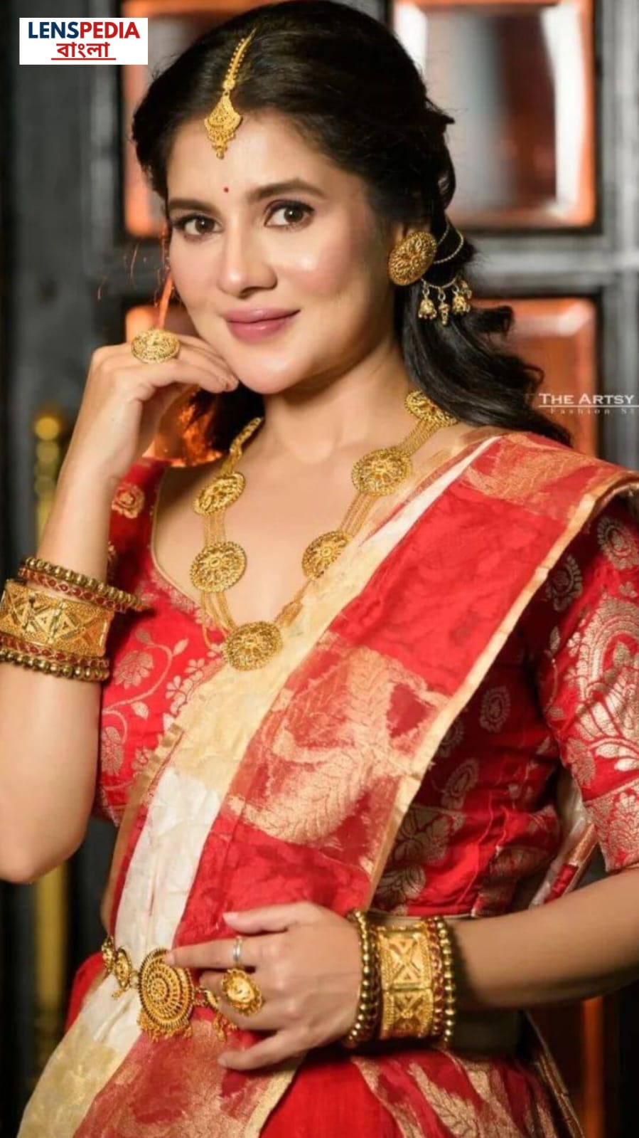 মায়ের শাড়ি, গয়না পরে অঞ্জলি—পুজোর পাঁচ দিনে প্রেম করার সুযোগই পেলাম না!