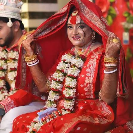 রাস্তা নেই বিয়ের পোশাকেই ১৮ কিলোমিটার পথ হাঁটলেন নববধূ সরাসরি মুখ্যমন্ত্রীকে দিলেন বার্তা