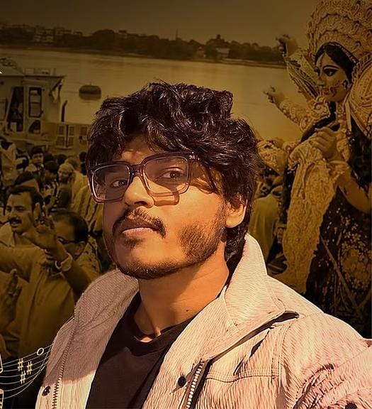 মেট্রোয় বসে লেখা ‘হইহই করব বলে’ গানেই পুজোমাতো বাংলা, তবু কেন বিপাকে শিল্পী রোহিত?