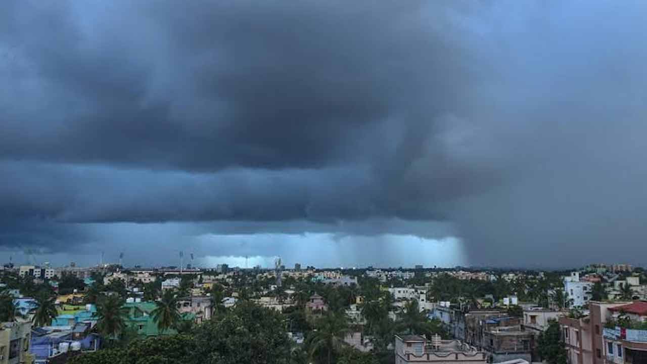 অন্ধ্র উপকূলের দিকে ধেয়ে আসছে ঘূর্ণিঝড় ‘অর্ণব’! দক্ষিণবঙ্গের তিন জেলায় বজ্রবিদ্যুৎ-সহ ভারী বৃষ্টির সতর্কতা